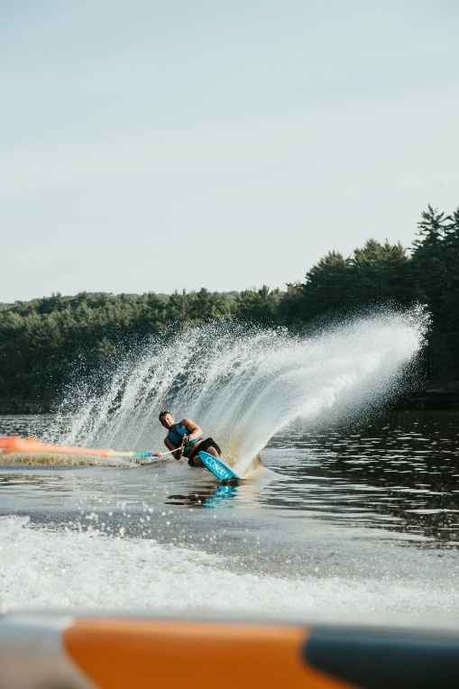 water skiing vs wakeboarding