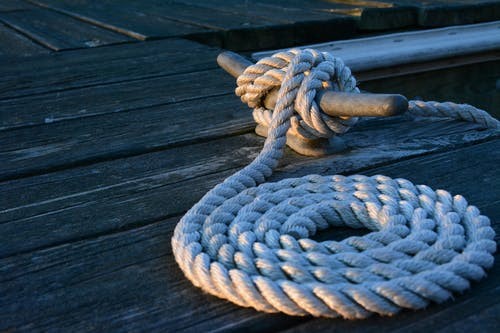 boat holding rope